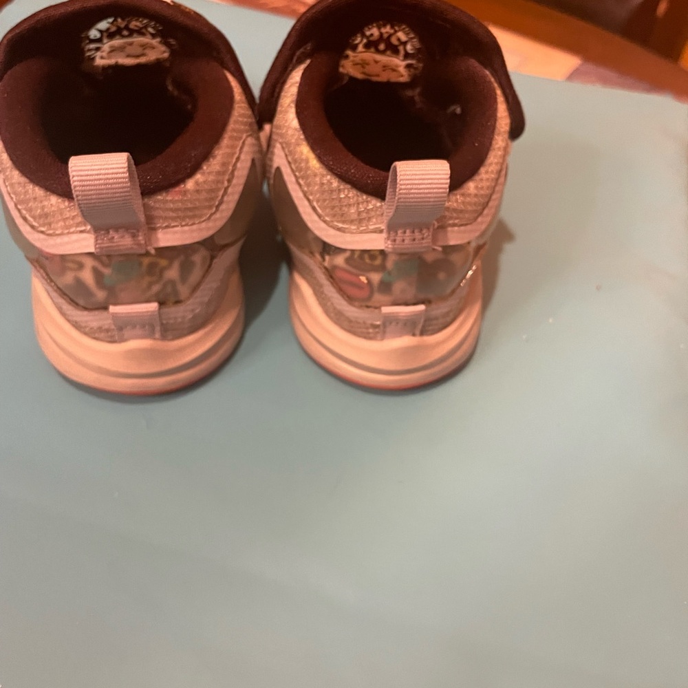 Shoes - Picture 3 of 6